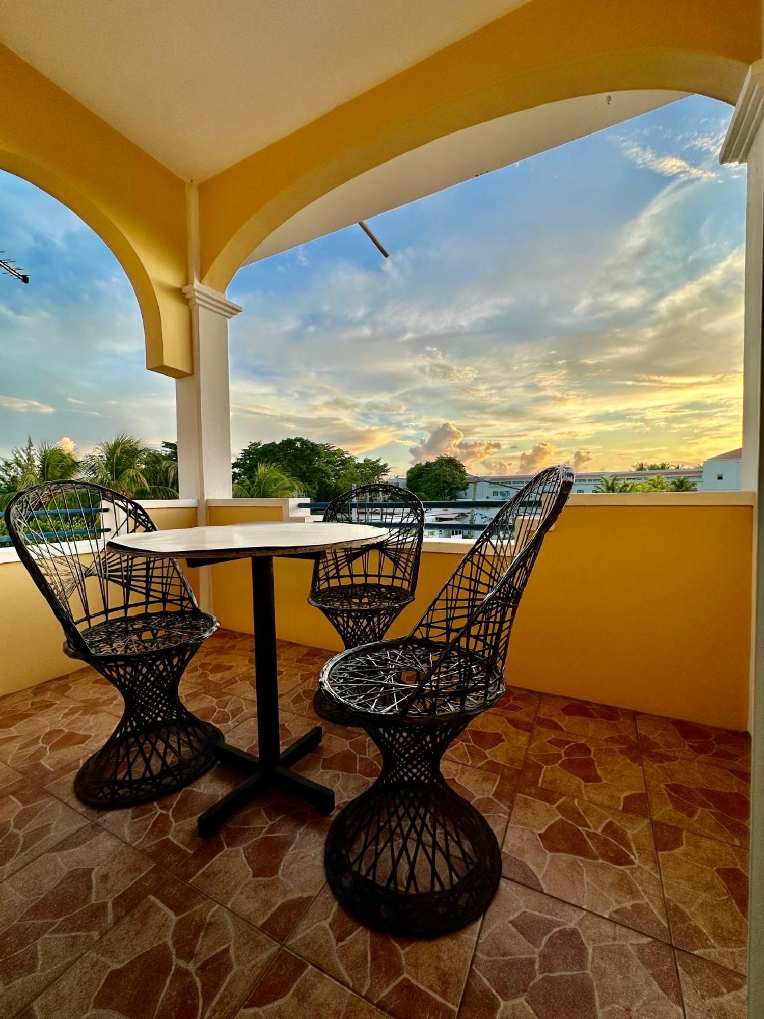Latanier Beach Hotel Grand Baie Exterior foto